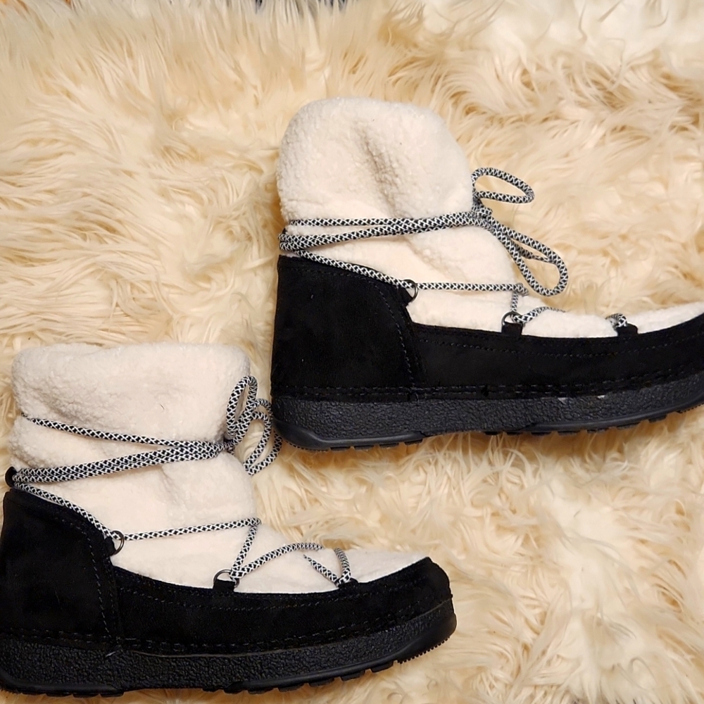 PORTLAND BOOT CO. SIZE 8 - Picture 3 of 4
